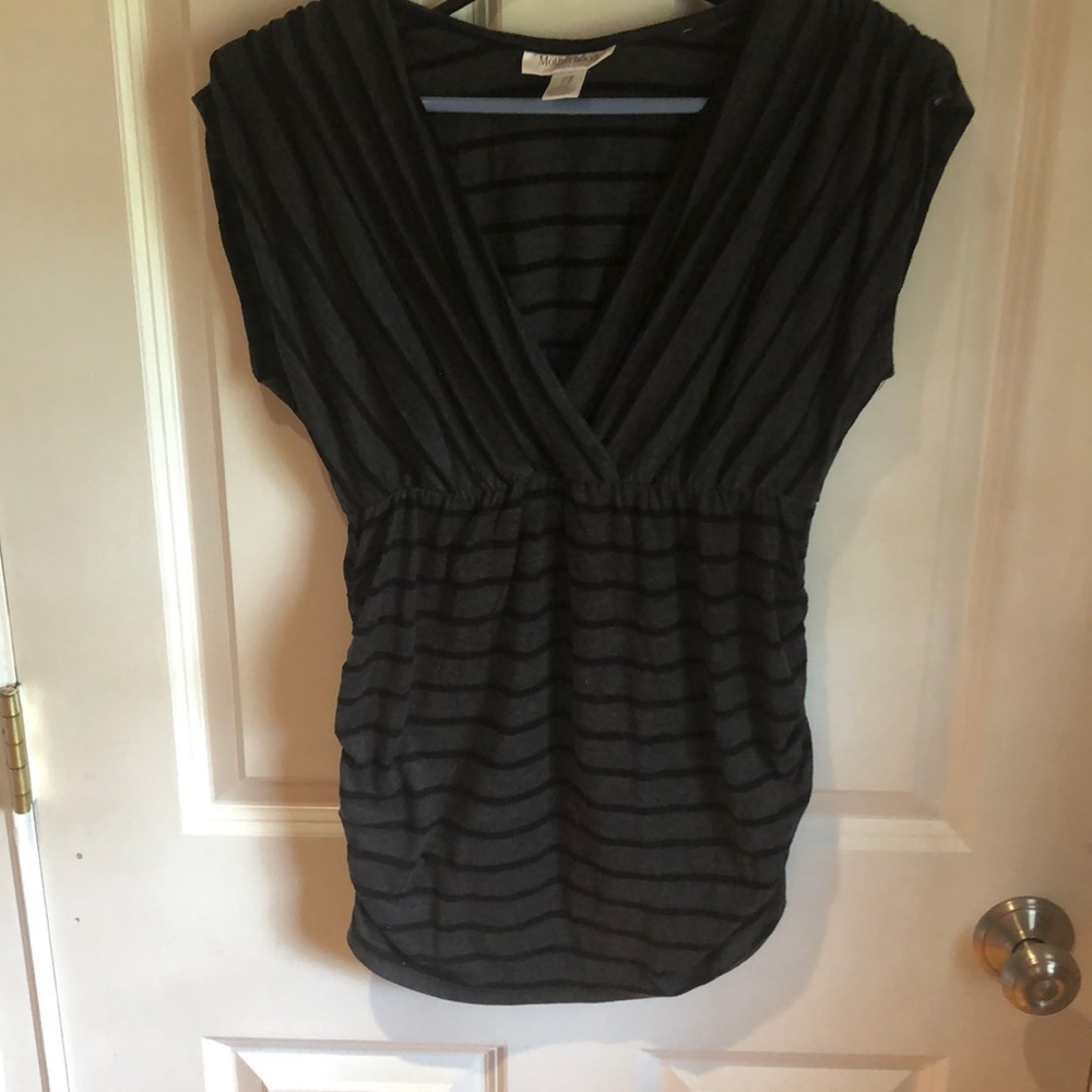 Black & grey short sleeve maternity top